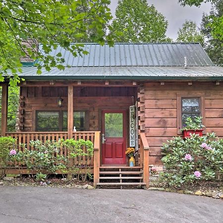 Romantic Gatlinburg Cabin With Hot Tub And Pool Accessアパートメント エクステリア 写真