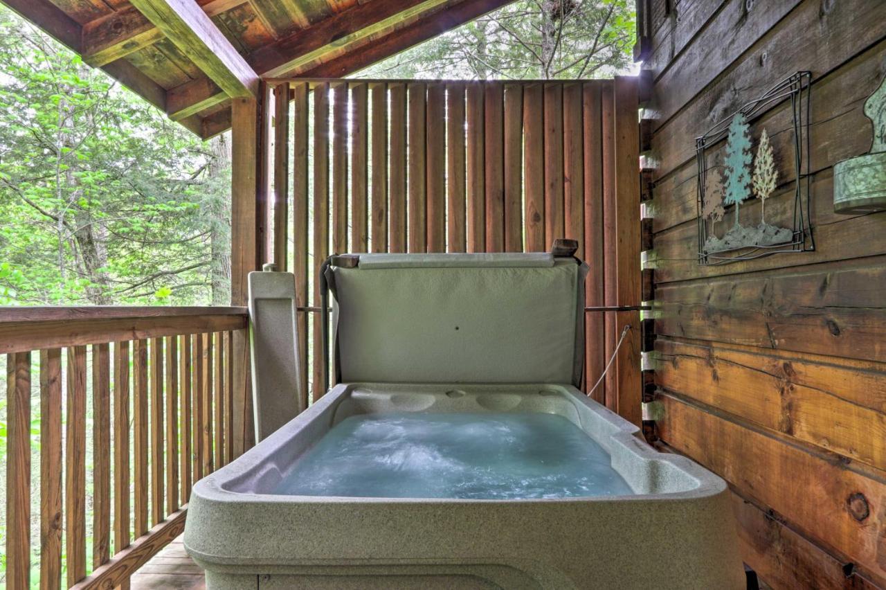 Romantic Gatlinburg Cabin With Hot Tub And Pool Accessアパートメント エクステリア 写真