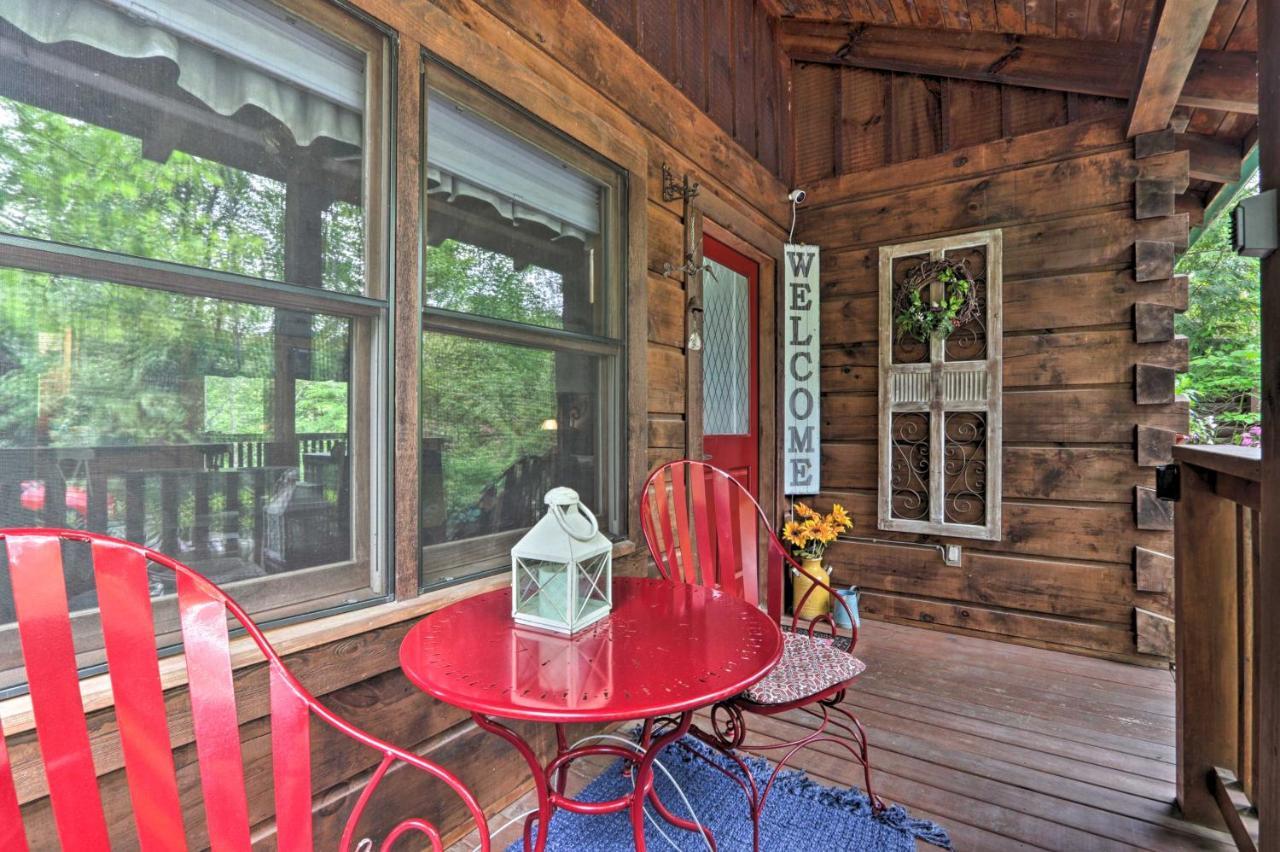 Romantic Gatlinburg Cabin With Hot Tub And Pool Accessアパートメント エクステリア 写真