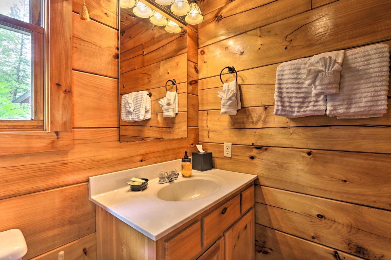 Romantic Gatlinburg Cabin With Hot Tub And Pool Accessアパートメント エクステリア 写真