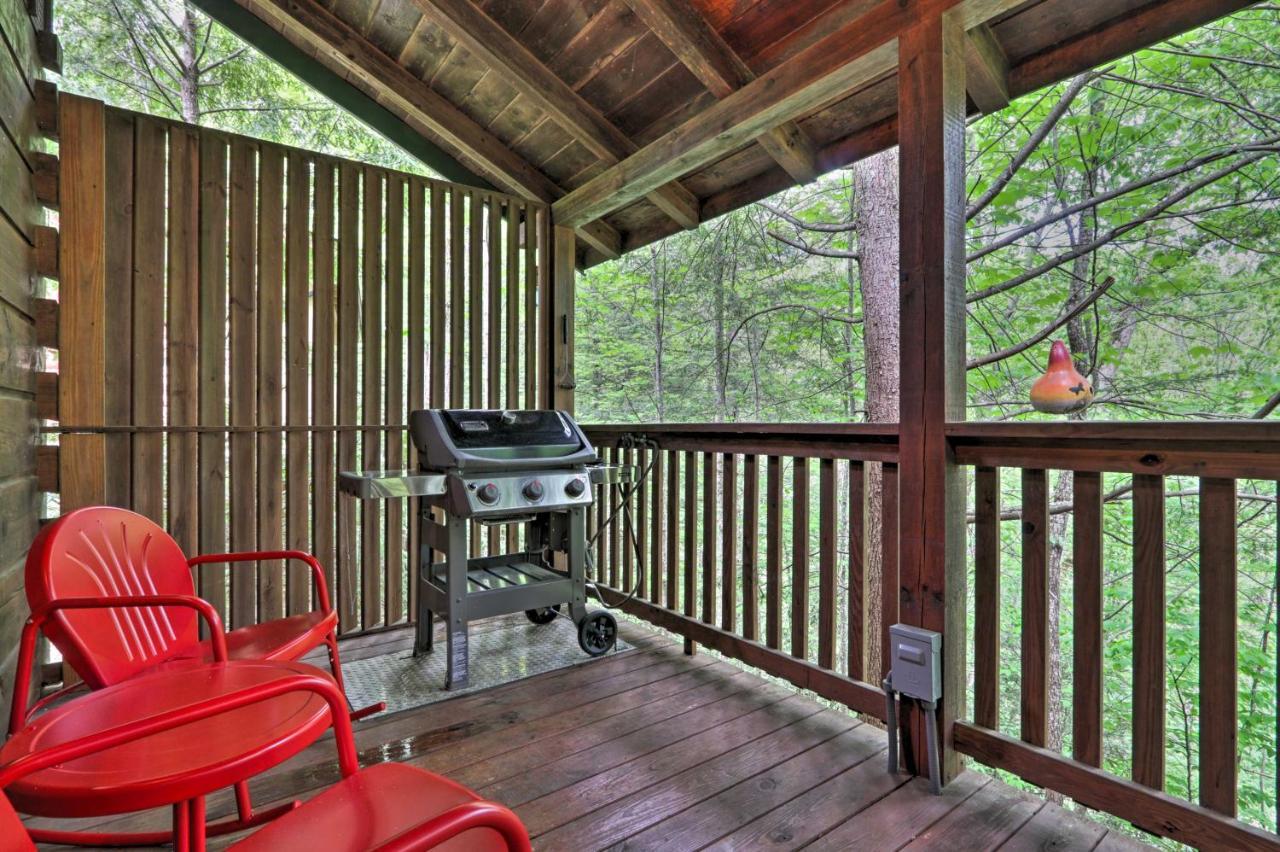Romantic Gatlinburg Cabin With Hot Tub And Pool Accessアパートメント エクステリア 写真