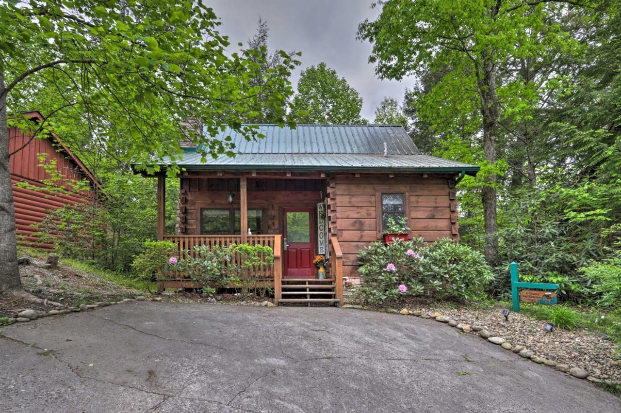 Romantic Gatlinburg Cabin With Hot Tub And Pool Accessアパートメント エクステリア 写真