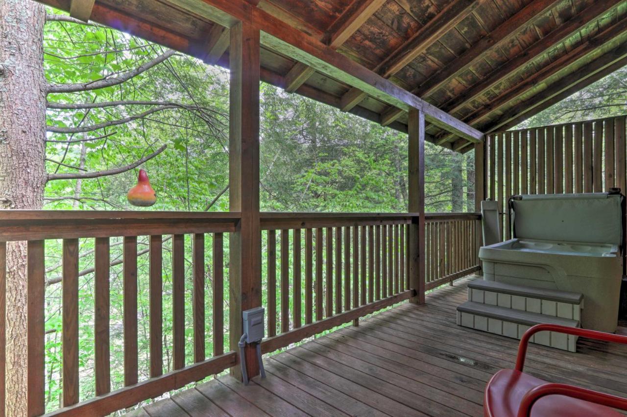 Romantic Gatlinburg Cabin With Hot Tub And Pool Accessアパートメント エクステリア 写真