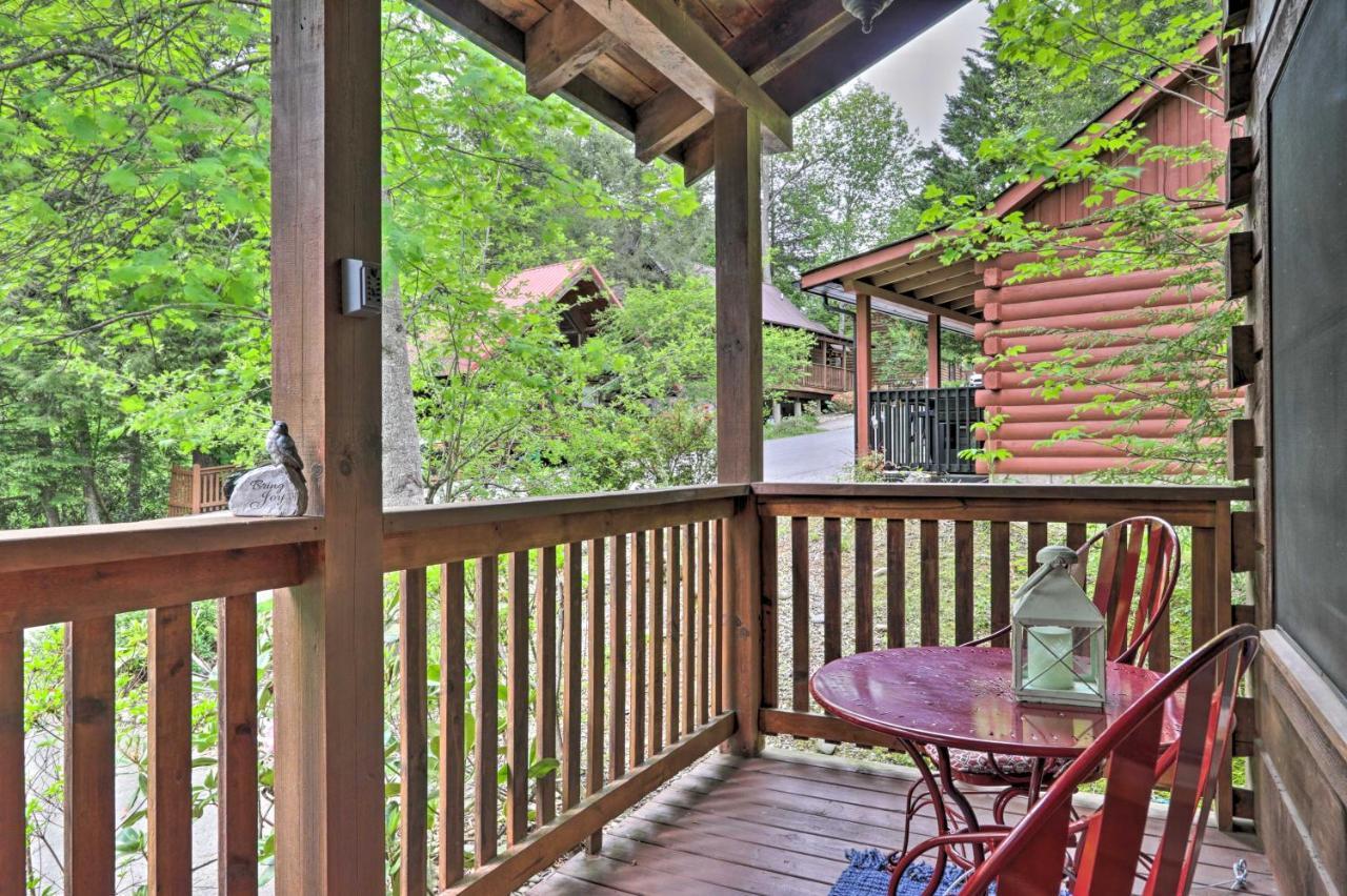 Romantic Gatlinburg Cabin With Hot Tub And Pool Accessアパートメント エクステリア 写真