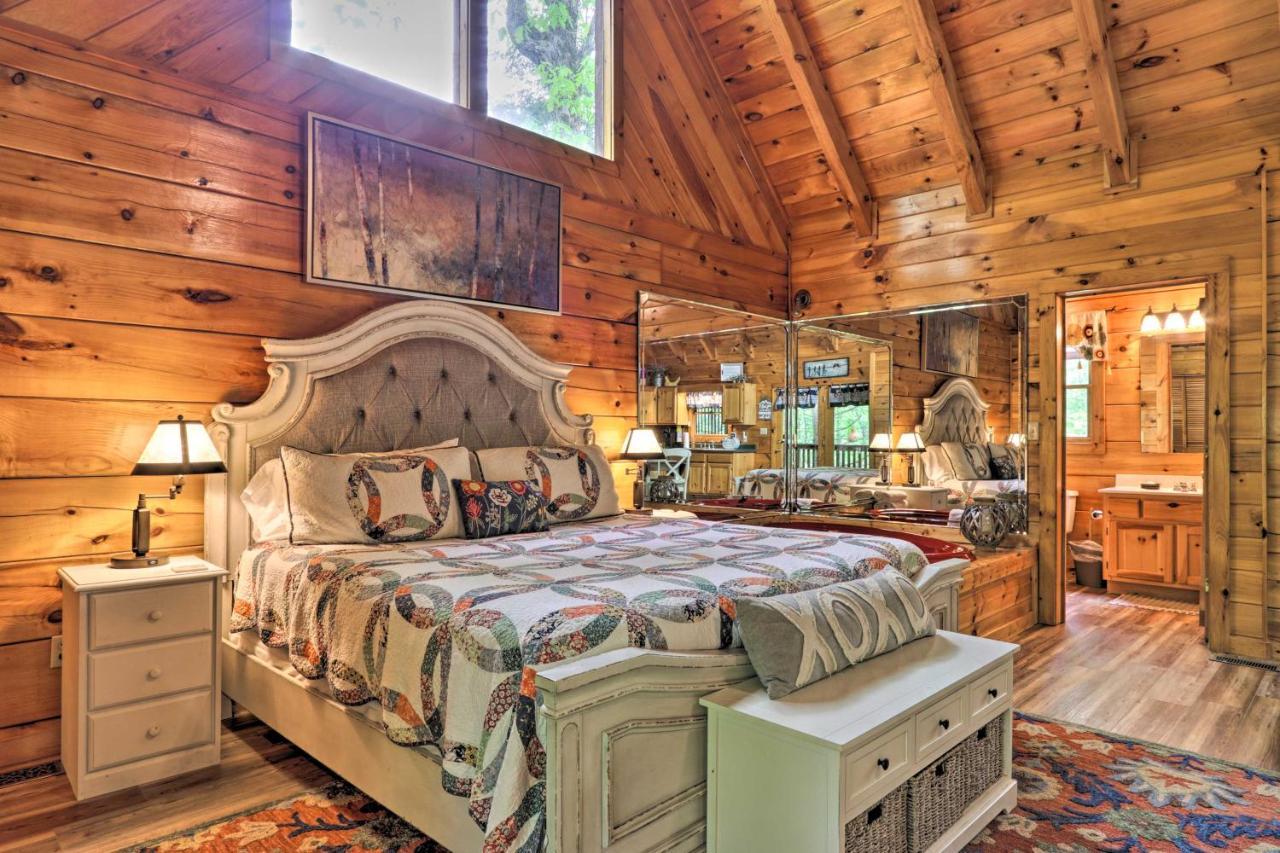 Romantic Gatlinburg Cabin With Hot Tub And Pool Accessアパートメント エクステリア 写真