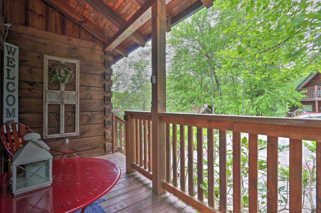 Romantic Gatlinburg Cabin With Hot Tub And Pool Accessアパートメント エクステリア 写真