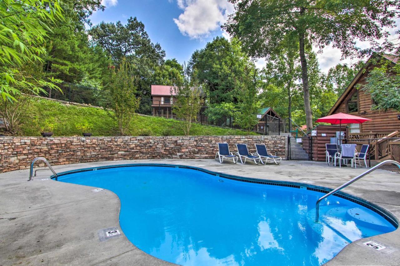 Romantic Gatlinburg Cabin With Hot Tub And Pool Accessアパートメント エクステリア 写真